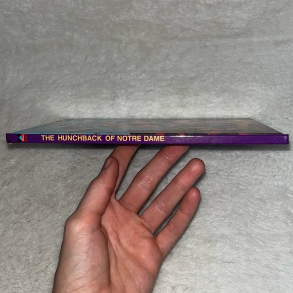 Disney 1996 The Hunchback of Notre Dame hardback book - Picture 4 of 11